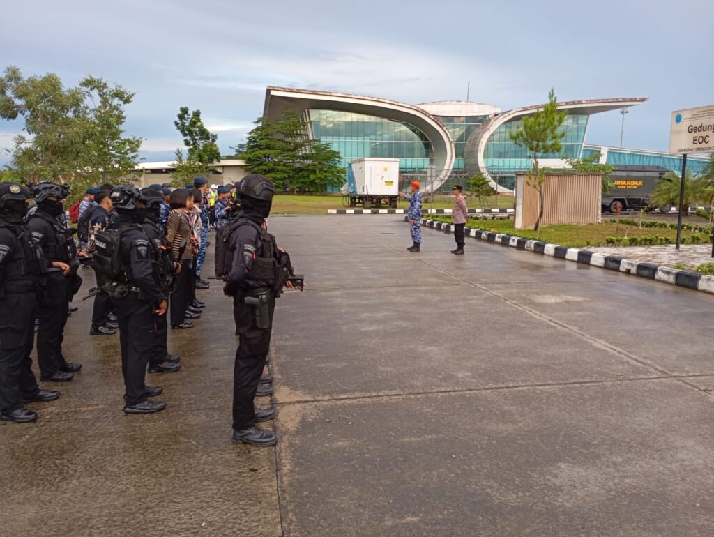 Jamin Kemanan VVIP Kunjungan Istri Wapres RI secara Maksimal, Sat Brimob Polda Kaltim Lakukan Pengamanan serta Sterilisasi WhatsApp Image 2025 07 09 at 10.27.58