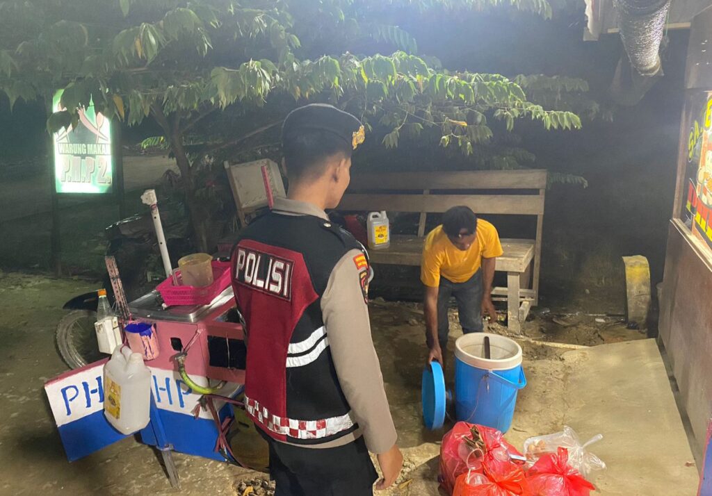 Polres Mahulu Tingkatkan Pengawasan dengan Patroli Dialogis langsung dengan Masyarakat WhatsApp Image 2025 07 09 at 10.50.17