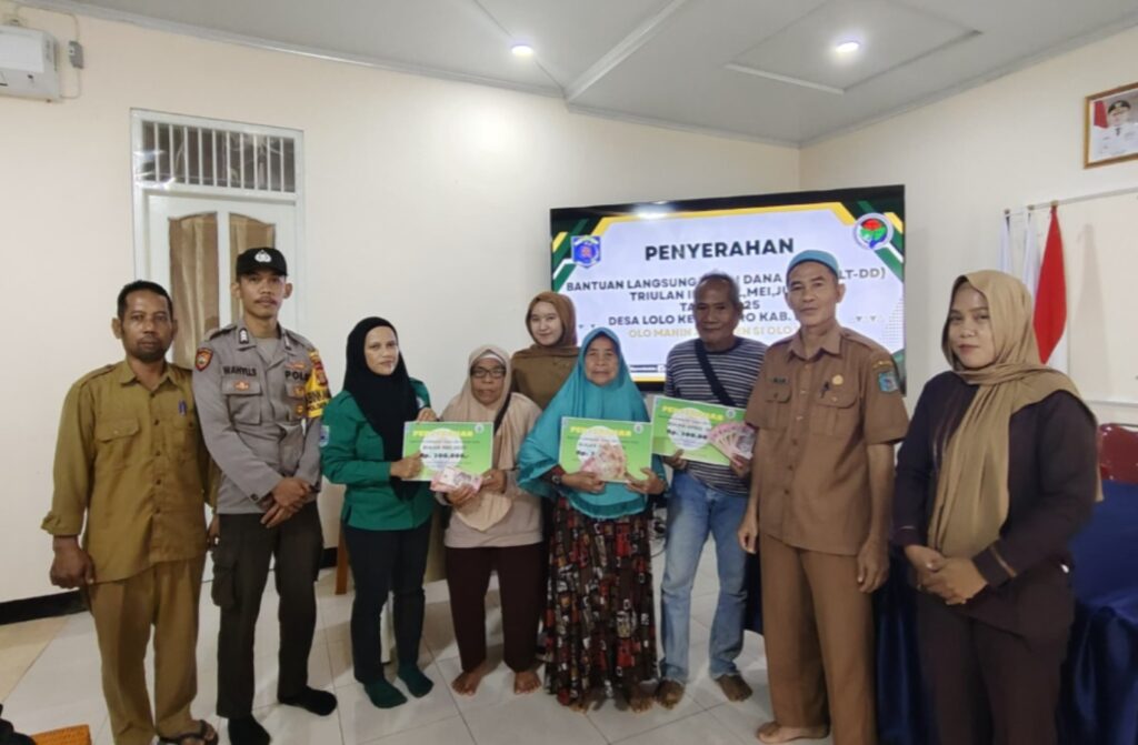 Bhabinkamtibmas Desa Lolo Kawal langsung Penyaluran BLT-DD untuk 30 KK di Kuaro WhatsApp Image 2025 07 09 at 11.08.39