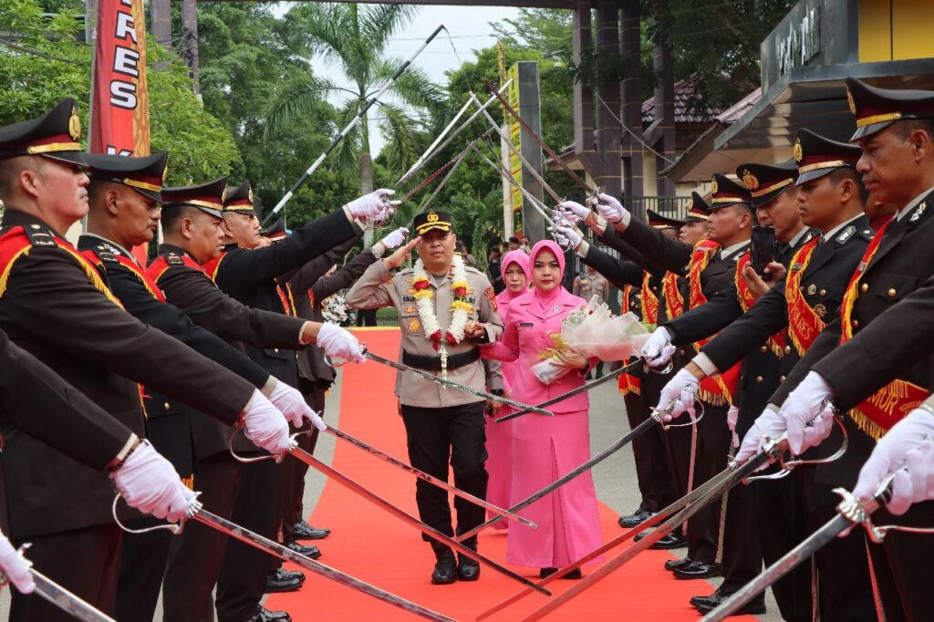 Berjalan Penuh Haru, Polres Kutim Gelar Tradisi Welcome dan Farewell Parade Kapolres WhatsApp Image 2025 07 12 at 12.08.33