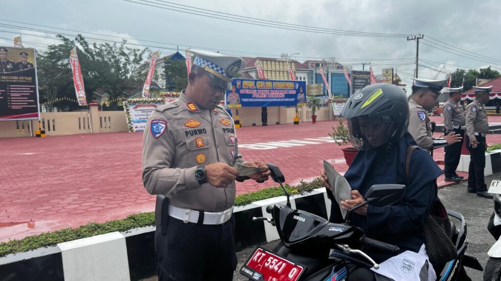 Hari Pertama Operasi Patuh Mahakam 2025 di Bontang: 1.251 Kendaraan Diperiksa, 65 Pelanggaran Terjaring WhatsApp Image 2025 07 16 at 12.13.13