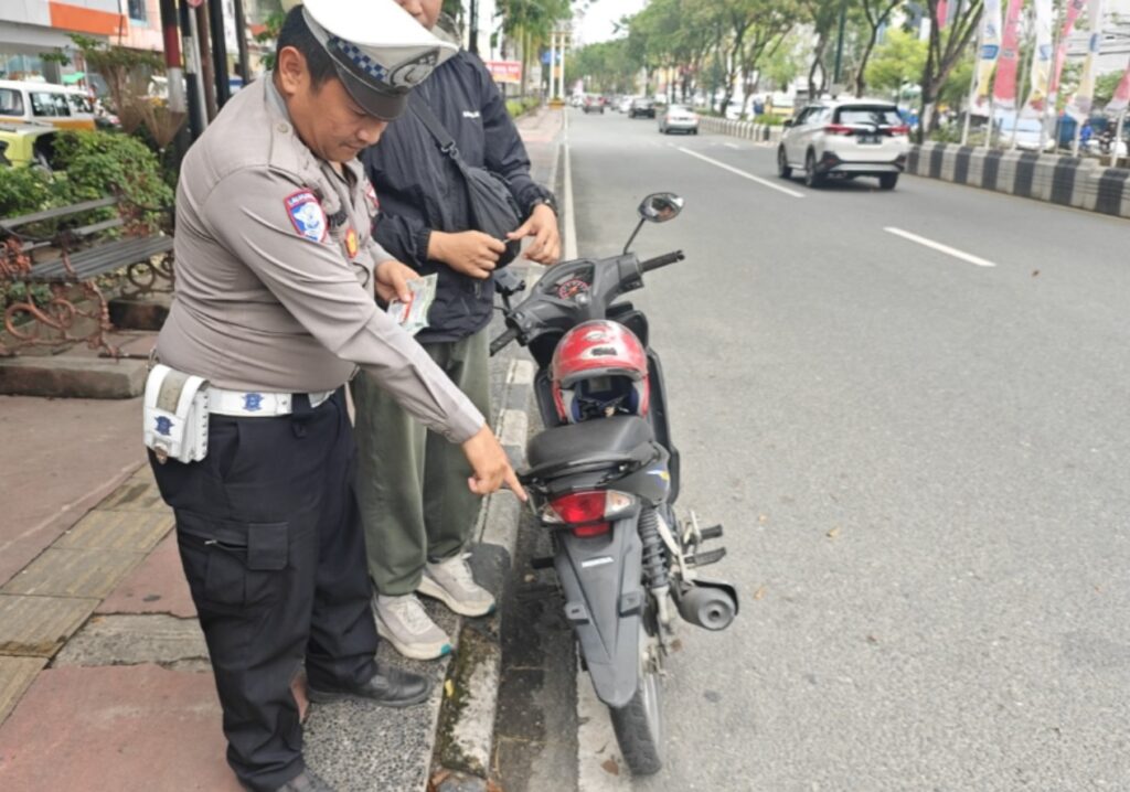 Ops.Patuh Mahakam 2025, Sat Lantas Polresta Balikpapan Tilang Pengendara yang Melanggar WhatsApp Image 2025 07 16 at 14.34.39