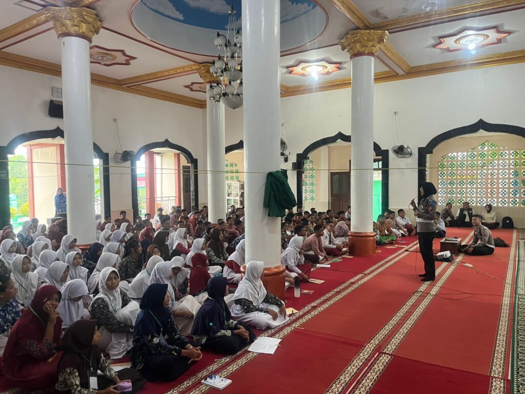 Satlantas Polres PPU Gencarkan Edukasi Keselamatan Berkendara kepada Pelajar SMP Negeri 5 Penajam WhatsApp Image 2025 07 17 at 15.30.07 888c4b07