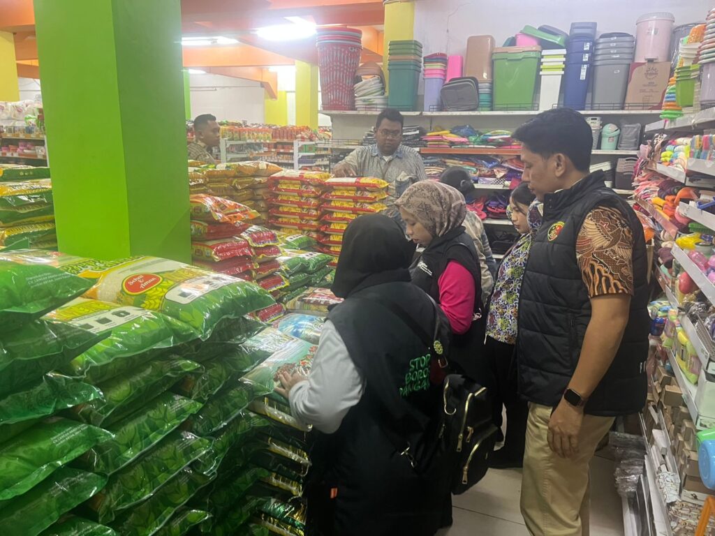 Polres Bontang Bersama Pemkot Lakukan Sidak Beras, Pastikan Tidak Ada Peredaran Produk Oplosan WhatsApp Image 2025 07 18 at 13.45.02 a9134ba5