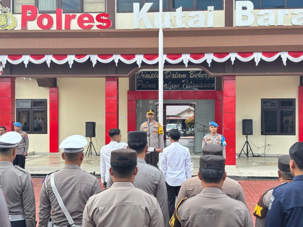 Pimpin Apel Pagi, Wakapolres Kubar Tekankan Kedisiplinan kepada Personel WhatsApp Image 2025 07 21 at 11.54.43