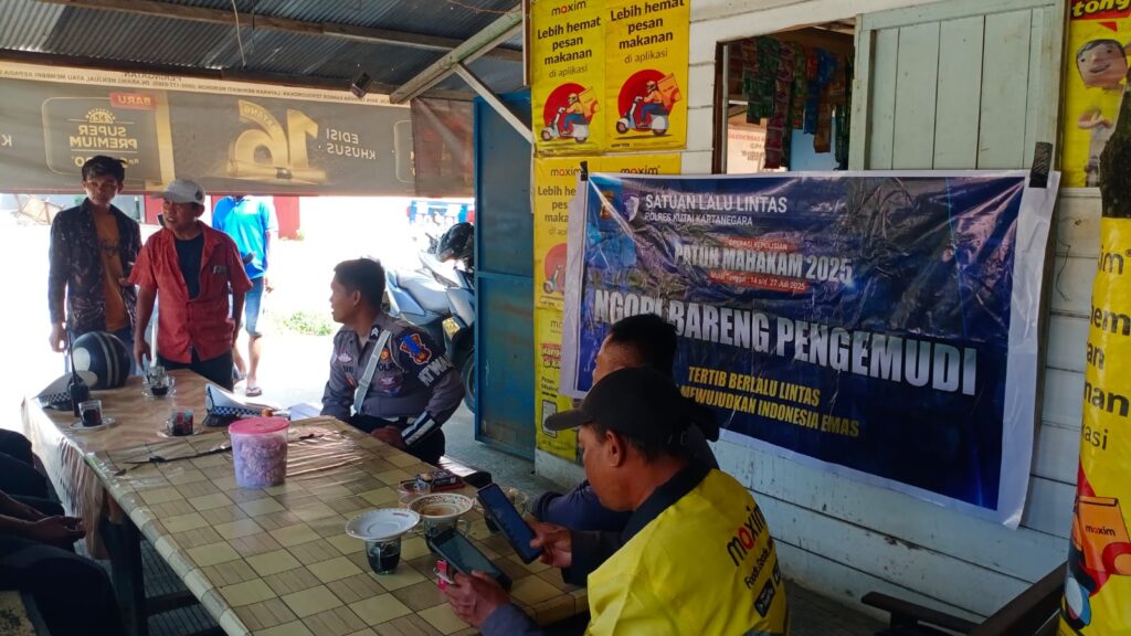 Ops.Patuh Mahakam 2025, Sat Lantas Polres Kukar Gelar Ngopi Bareng dengan Ojol Sampaikan Edukasi Keselamatan Berkendara WhatsApp Image 2025 07 21 at 13.05.44