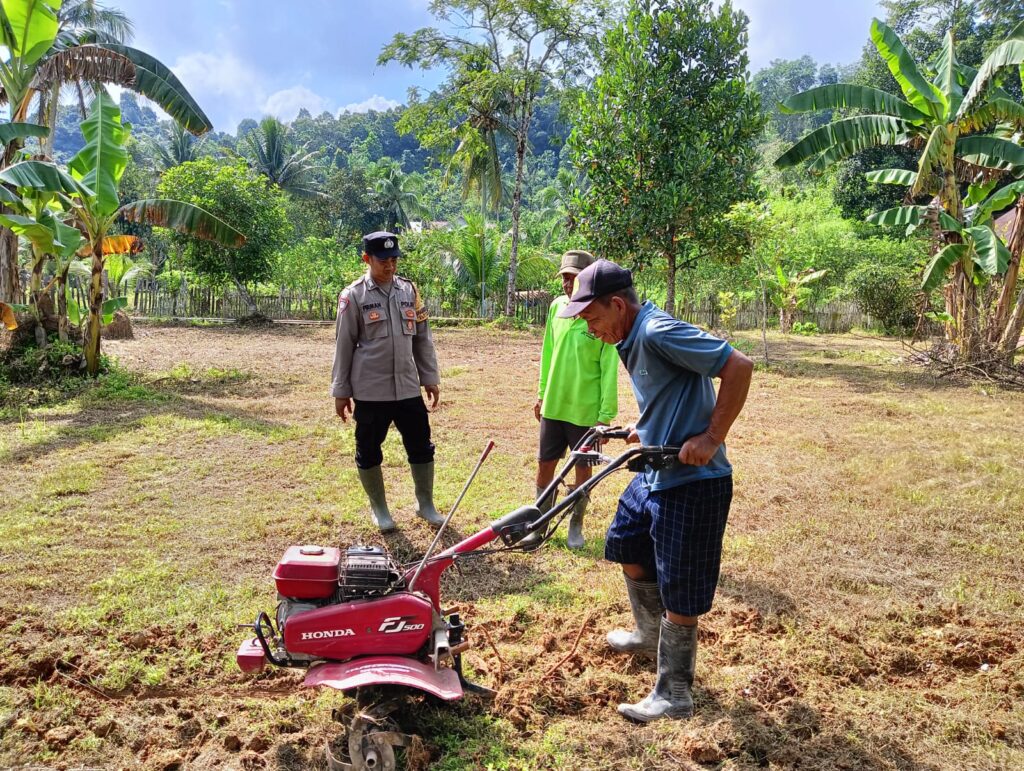 Bhabinkamtibmas Rawamakmur Kawal Persiapan Lahan Jagung, Wujud Dukung Ketahanan Pangan di Samarinda WhatsApp Image 2025 07 22 at 10.25.12 2b81bd98