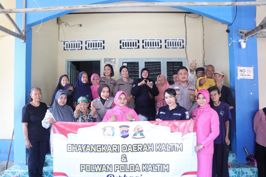 Bhayangkari Daerah Kaltim dan Polwan Polda Kaltim Gelar Aksi Sosial di Perumahan Posindo WhatsApp Image 2025 07 22 at 16.07.16 b5f586be
