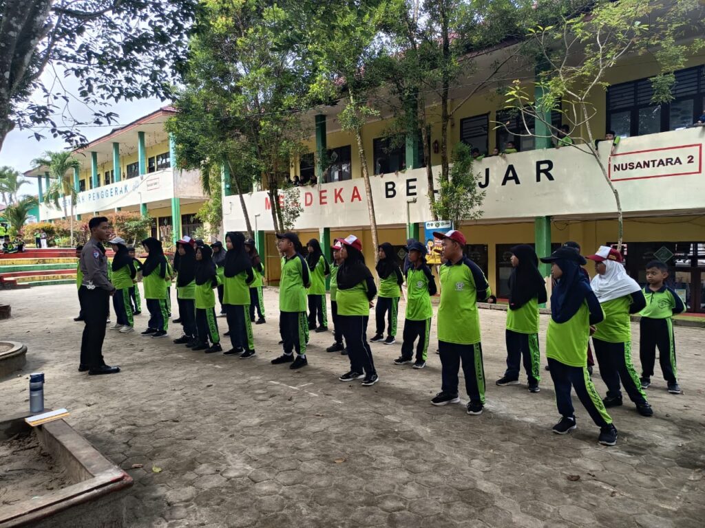 Melalui Program Polisi Cilik, Polres PPU Lakukan Bina Karakter Anak di SDN 013 WhatsApp Image 2025 07 24 at 13.39.45