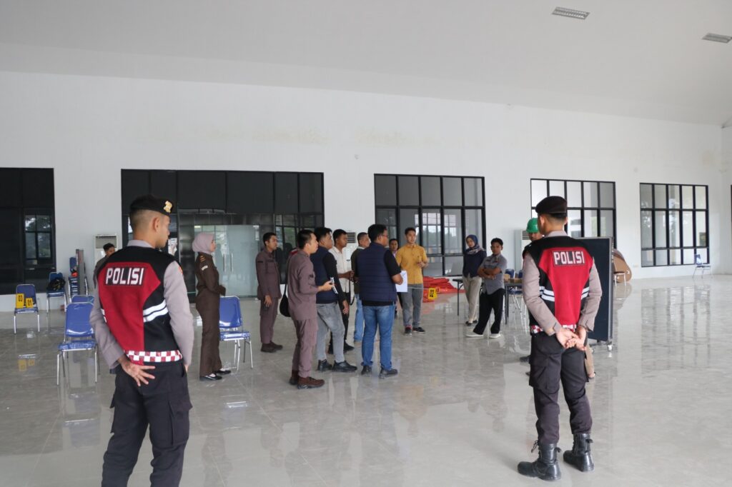 Sat Reskrim Polres PPU Bersama Polsek Babulu Gelar Rekonstruksi Kasus Penganiayaan yang Berujung Kematian WhatsApp Image 2025 07 25 at 13.31.01