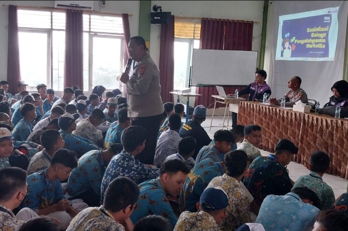Sat Binmas Polresta Balikpapan Beri Pembinaan kepada Siswa-Siswa dalam MPLS di SMK Setia Budi WhatsApp Image 2025 07 25 at 14.00.07