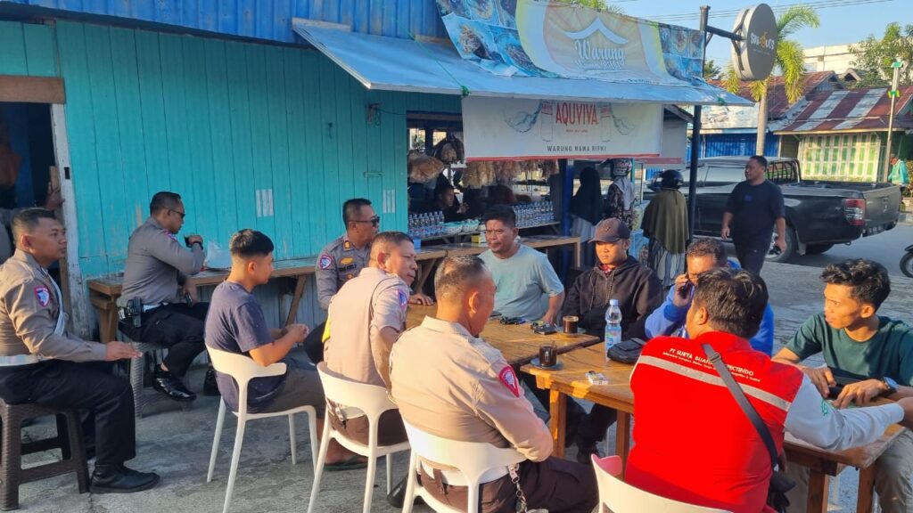 Bahas Keselamatan Berlalu Lintas, Sat Lantas Polres Paser Sapa Sopir Sawit Lewat Ngobrol Santai di Warung WhatsApp Image 2025 07 25 at 14.06.20