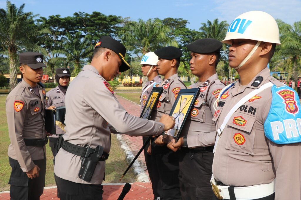 Pimpin Upacara PTDH 2 Personil, Kapolres PPU Sampaikan Arahan Tegas untuk Penguatan Disiplin WhatsApp Image 2025 07 28 at 11.38.28