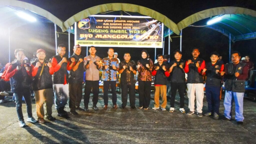 Pastikan Berjalan Aman dan Lancar, Bhabinkamtibmas Kawal Perayaan HUT ke-7 FKPM Kelurahan Belimbing WhatsApp Image 2025 07 28 at 12.07.23