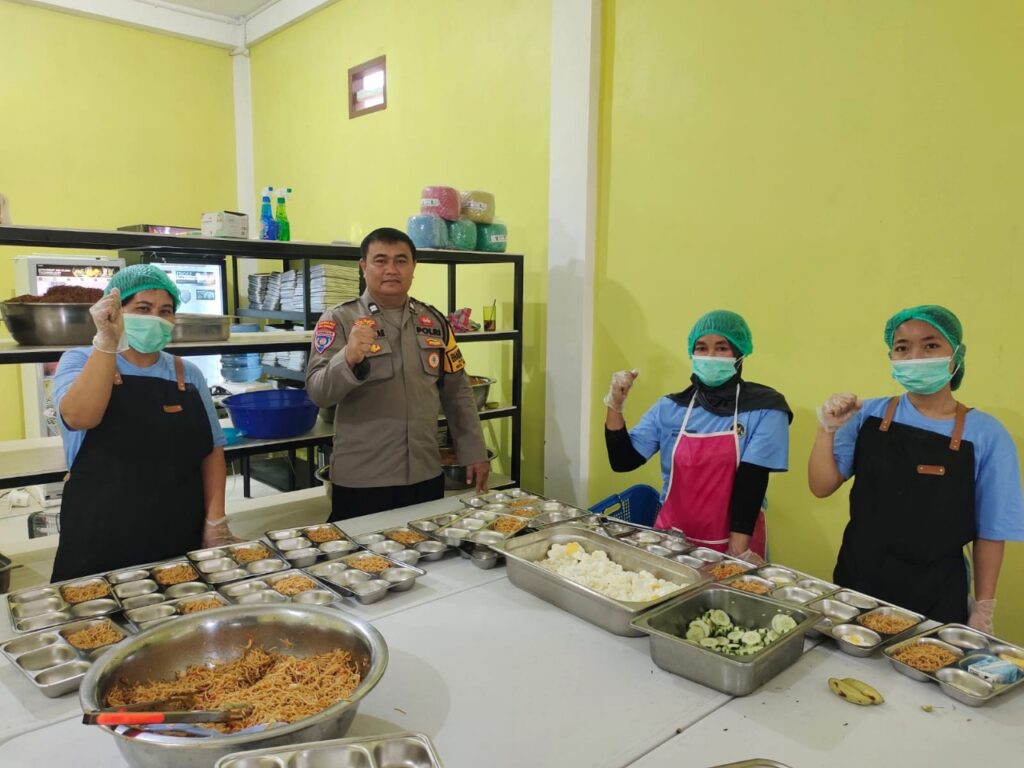 Dukung Program Makan Bergizi Gratis untuk Wujudkan SDM Unggul, Bhabinkamtibmas Kanaan Lakukan Monitoring Pelaksanaan Dapur SPPG Kanaan WhatsApp Image 2025 07 29 at 13.10.18