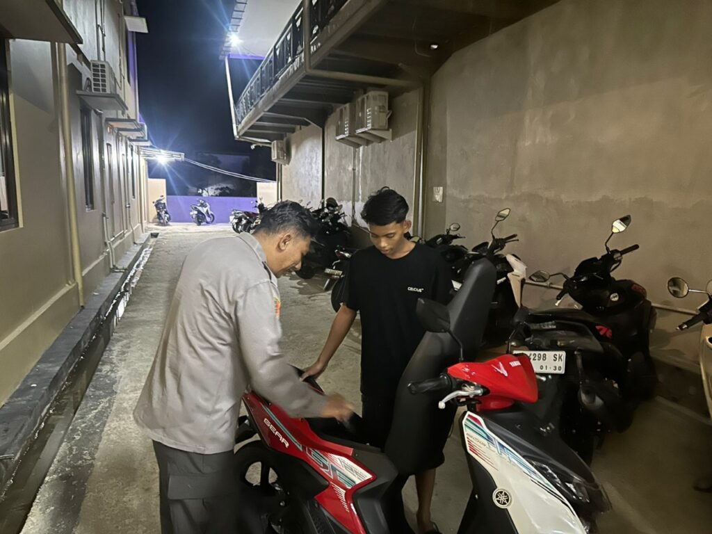 Antisipasi Gangguan Kamtibmas, Polsek Kota Bangun Gencarkan Patroli di Titik Rawan Premanisme WhatsApp Image 2025 07 31 at 08.16.30 8bd0eb12