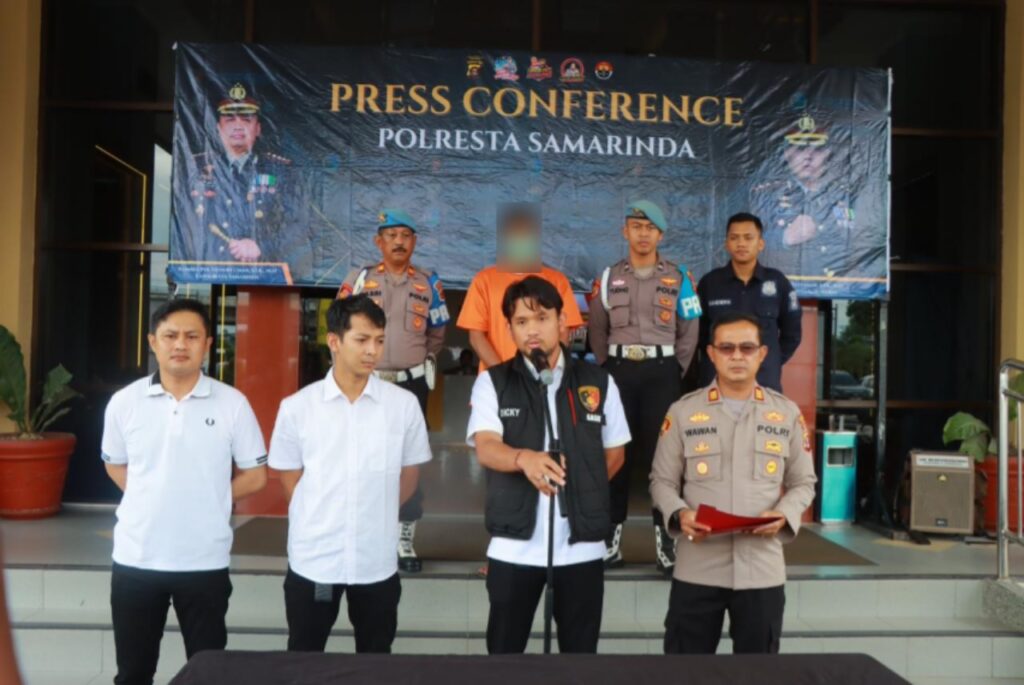 Gelar Konferensi Pers, Sat Reskrim Polresta Samarinda Sampaikan Kasus Pengeroyokan oleh Oknum Petugas Parkir terhadap Ojol WhatsApp Image 2025 08 01 at 11.38.46