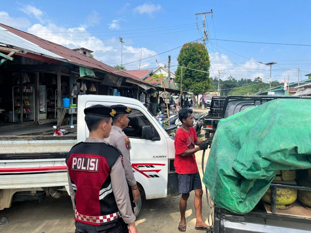 Melalui Patroli Dialogis Langsung, Polres Mahulu Tingkatkan Kewaspadaan Masyarakat WhatsApp Image 2025 08 01 at 12.02.14