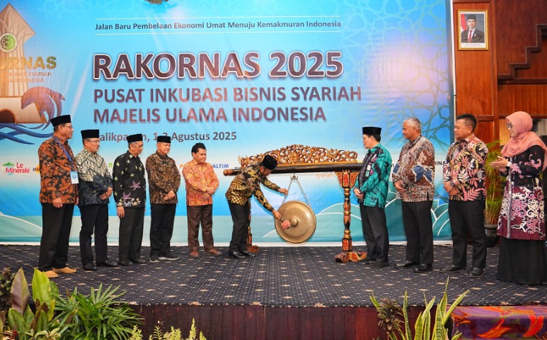 Dukung Perkuatan Ekonomi Berbasis Keumatan, Kapolda Kaltim Hadiri Rakornas PINBAS MUI & Indonesia Coffee Meet Up 2025 WhatsApp Image 2025 08 02 at 12.31.15
