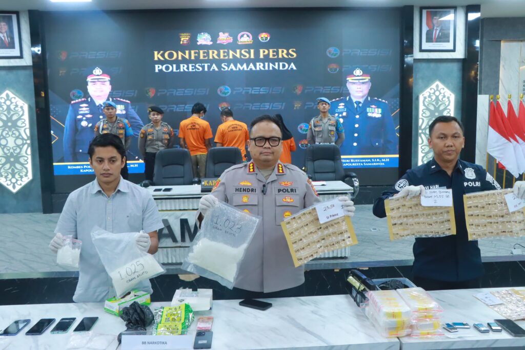 Polresta Samarinda Bongkar Jaringan Narkoba Antarwilayah, Sita 2,7 Kilogram Sabu dari Lima Tersangka WhatsApp Image 2025 08 03 at 13.17.33 a61d793d