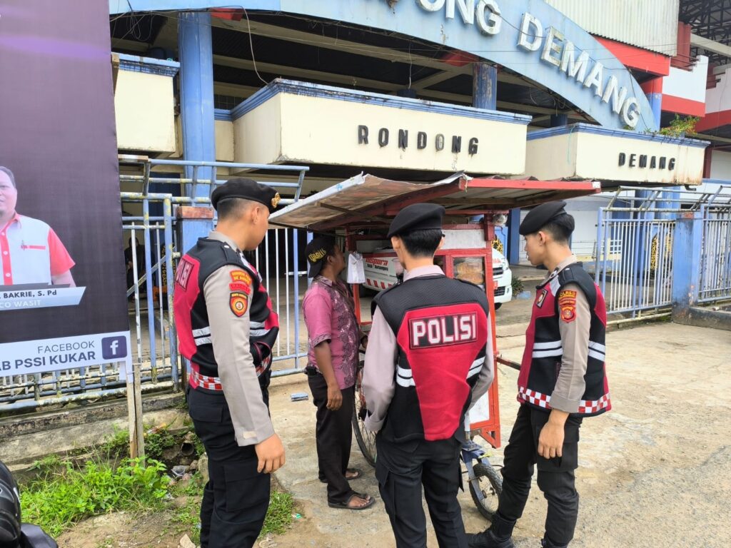 Sat Samapta Polres Kukar Gelar Patroli Humanis, Dengar Aspirasi dan Tingkatkan Kesadaran Kamtibmas WhatsApp Image 2025 08 04 at 06.07.09 a6706582