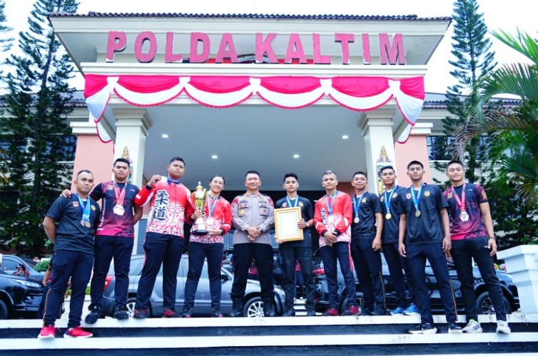 Berprestasi, 10 Personel Sat Brimob Polda Kaltim Raih Penghargaan pada Bidang Olahraga WhatsApp Image 2025 08 06 at 13.32.18 1