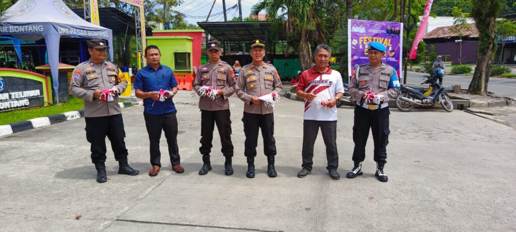 Polsek Bontang Barat Tebar Semangat Nasionalisme Lewat Pembagian Bendera Merah Putih WhatsApp Image 2025 08 07 at 13.35.54 7abe3543