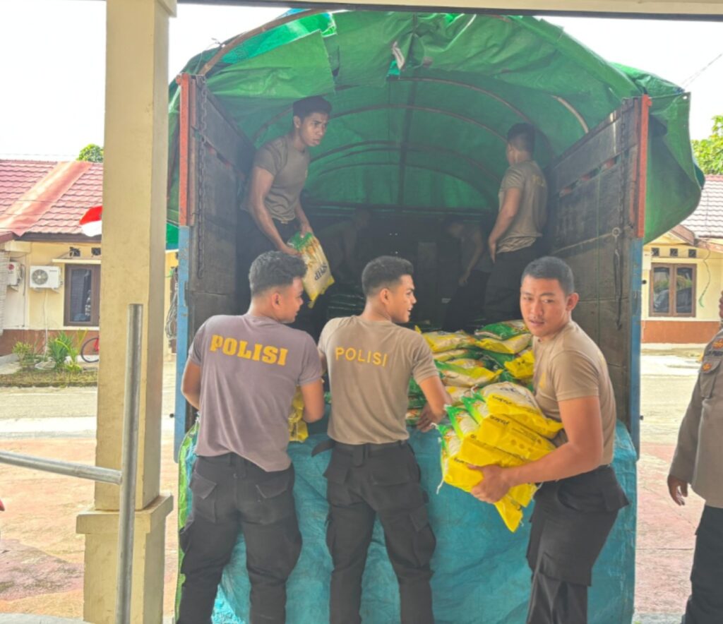Bantu Distribusi Pangan Murah, Polres Kubar Salurkan 950 Sak Beras SPHP dan 250 Kg Gula untuk Masyarakat WhatsApp Image 2025 08 09 at 12.06.05