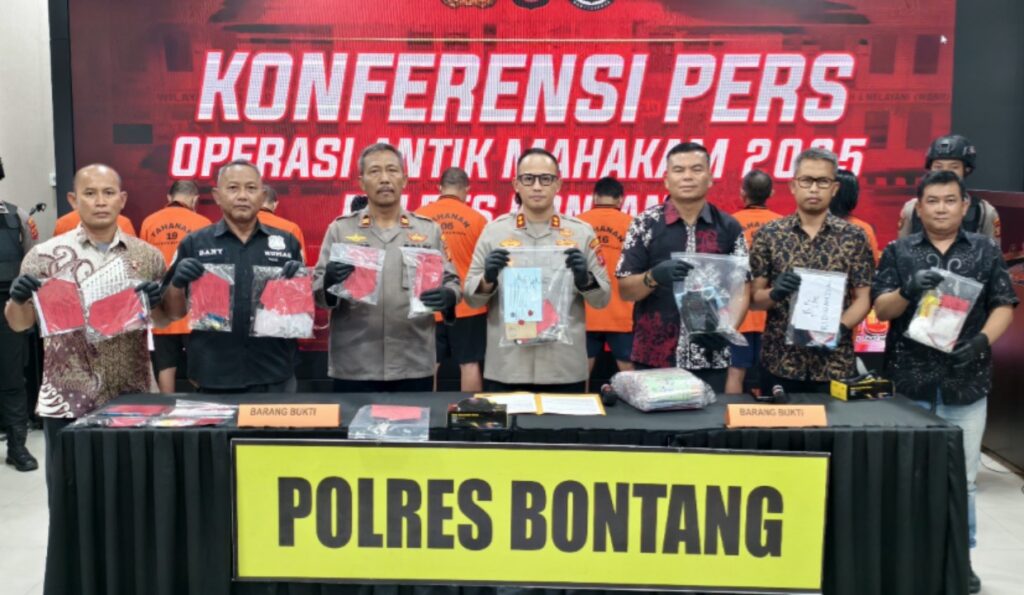 Gelar Konferensi Pers, Polres Bontang Ungkap 8 Kasus Narkoba dengan Mengamankan 10 Tersangka selama Ops.Antik Mahakam 2025 WhatsApp Image 2025 08 09 at 12.16.22