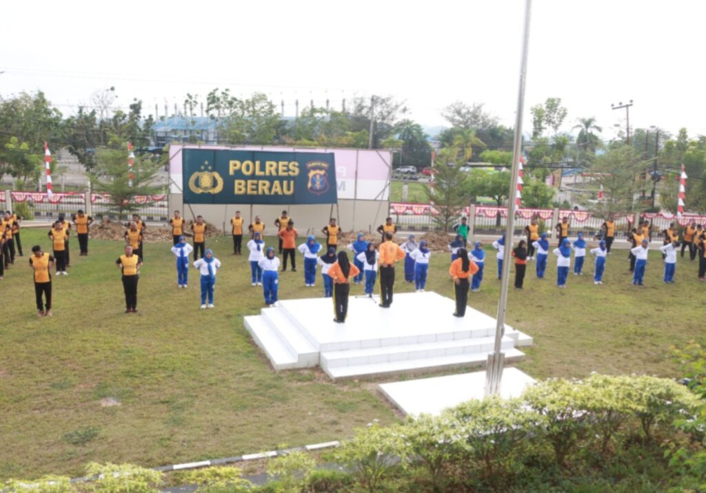 Jaga Kebugaran Personil, Polres Berau Gelar Senam Aerobik Bersama WhatsApp Image 2025 08 09 at 12.21.14