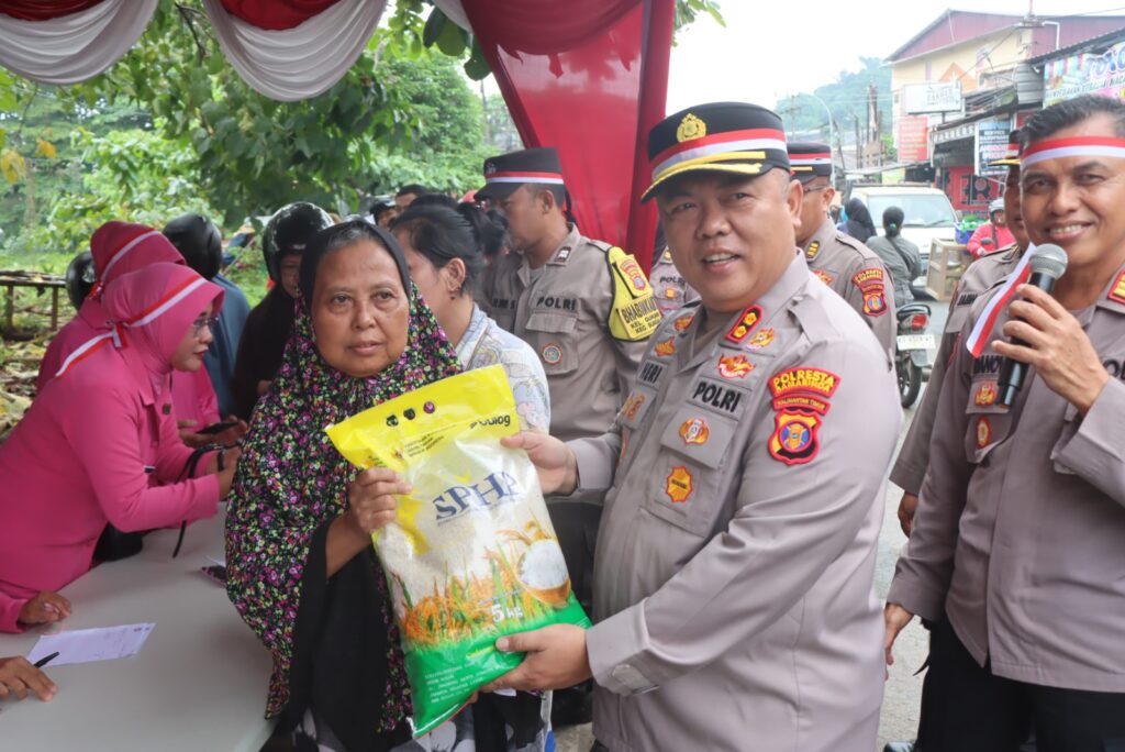 Kolaborasi Lintas Sektor Guna Membantu Masyarakat, Polresta Samarinda bersama Bulog Distribusikan Beras Murah WhatsApp Image 2025 08 10 at 03.22.12