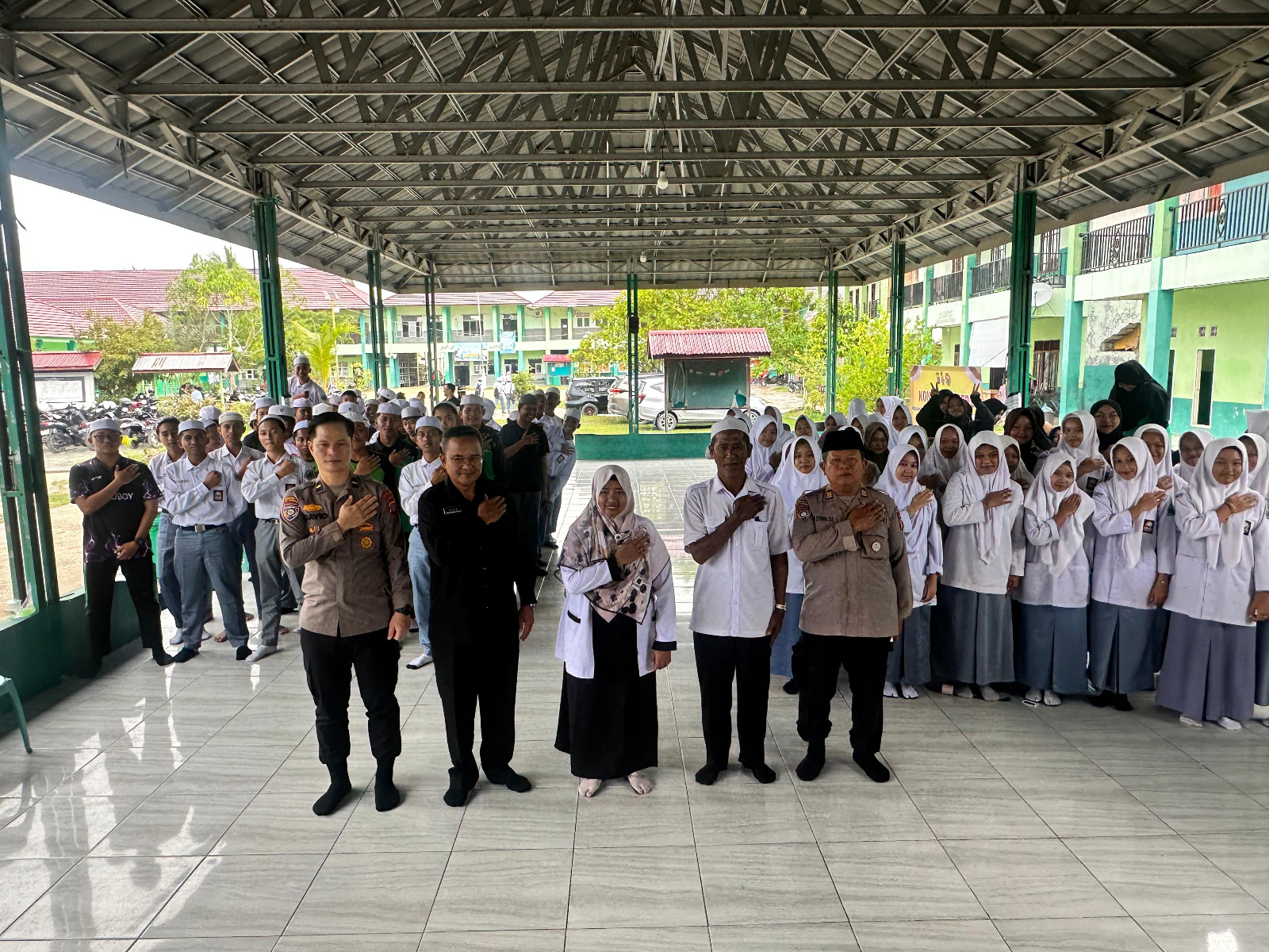 Polda Kaltim Sosialisasikan Pencegahan Radikalisme, Terorisme, dan Intoleransi di Ponpes Al-Arsyadi Samboja 2 WhatsApp Image 2025 08 12 at 19.39.56