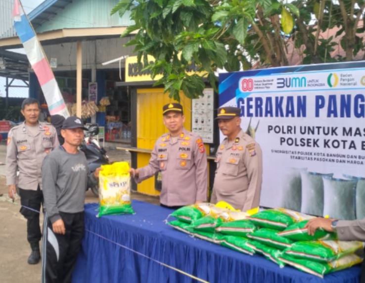 Polsek Kota Bangun Gelar ‘Gerakan Pangan Murah’, Distribusikan 500 Kg Beras SPHP untuk Masyarakat WhatsApp Image 2025 08 17 at 13.35.07