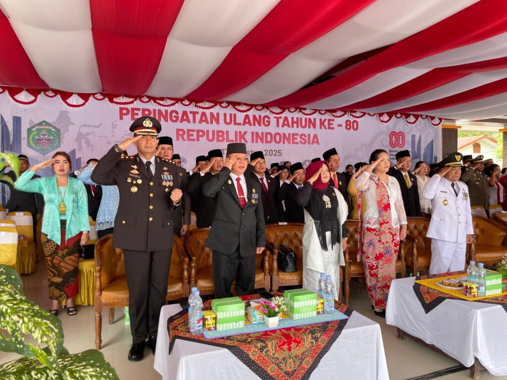 Peringatan HUT ke-80 RI di Mahulu, Kapolres Ajak Warga Kobarkan Semangat Persatuan WhatsApp Image 2025 08 17 at 14.22.42