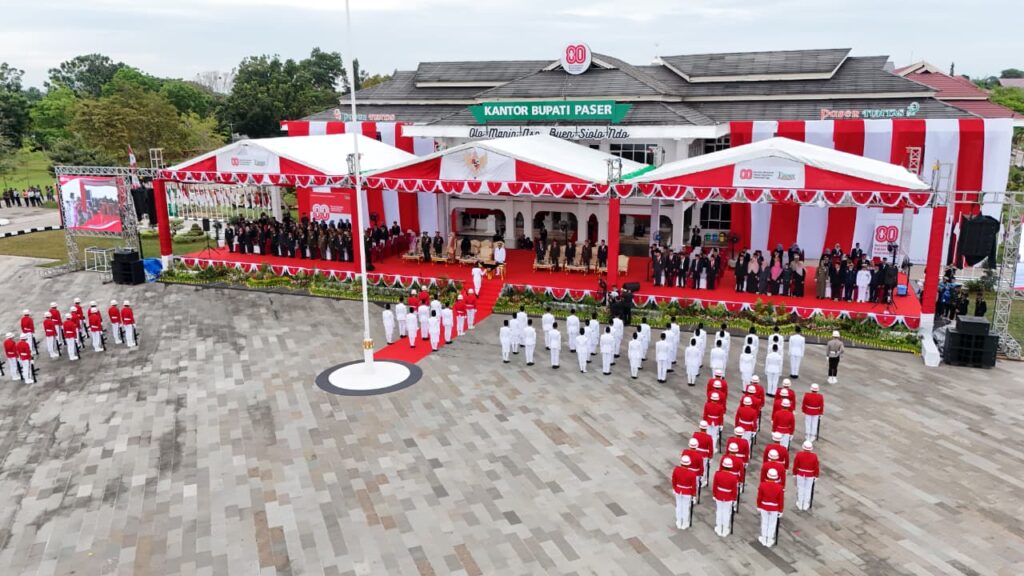 Rangkaian HUT Kemerdekaan RI ke-80, Kapolres Paser Hadiri Upacara Penurunan Bendera WhatsApp Image 2025 08 18 at 11.06.03