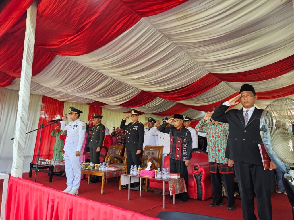 Peringati Hari Kemerdekaan, Kapolsek Penyinggahan Hadiri Upacara HUT RI ke-80 di Kec.Penyinggahan WhatsApp Image 2025 08 18 at 11.41.34