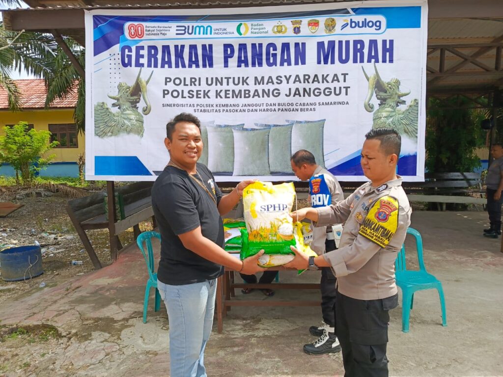 Polsek Kembang Janggut Gelar Gerakan Pangan Murah, Beras SPHP Diserbu Warga WhatsApp Image 2025 08 19 at 10.42.07 871ff855