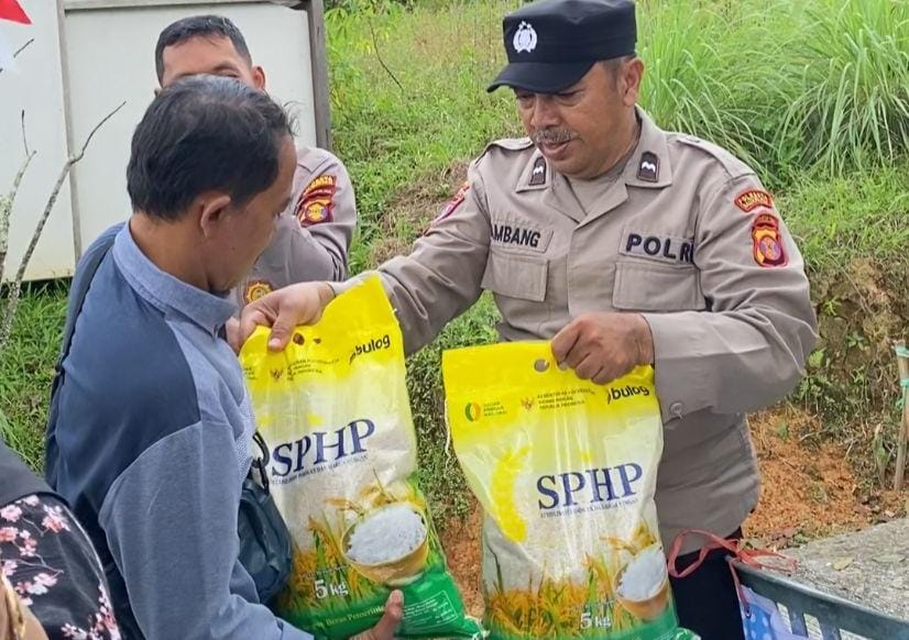 Polresta Balikpapan Salurkan 200 Karung Beras Murah untuk Warga Karang Joang WhatsApp Image 2025 08 19 at 16.57.15 7e7fe00d