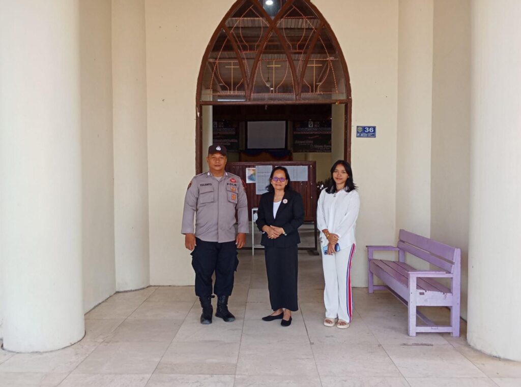 Pastikan Kelancaran Pelaksanaan Ibadah, Polsek Melak Kerahkan Pengamanan di Sejumlah Gereja-Gereja WhatsApp Image 2025 08 25 at 11.53.23