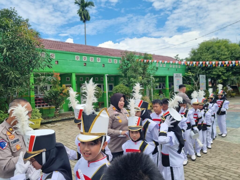 Melalui Program Polisi Cilik, Kasat Lantas Polres Paser Bina Generasi Muda di SDN 31 Tanah Grogot WhatsApp Image 2025 08 26 at 12.46.51