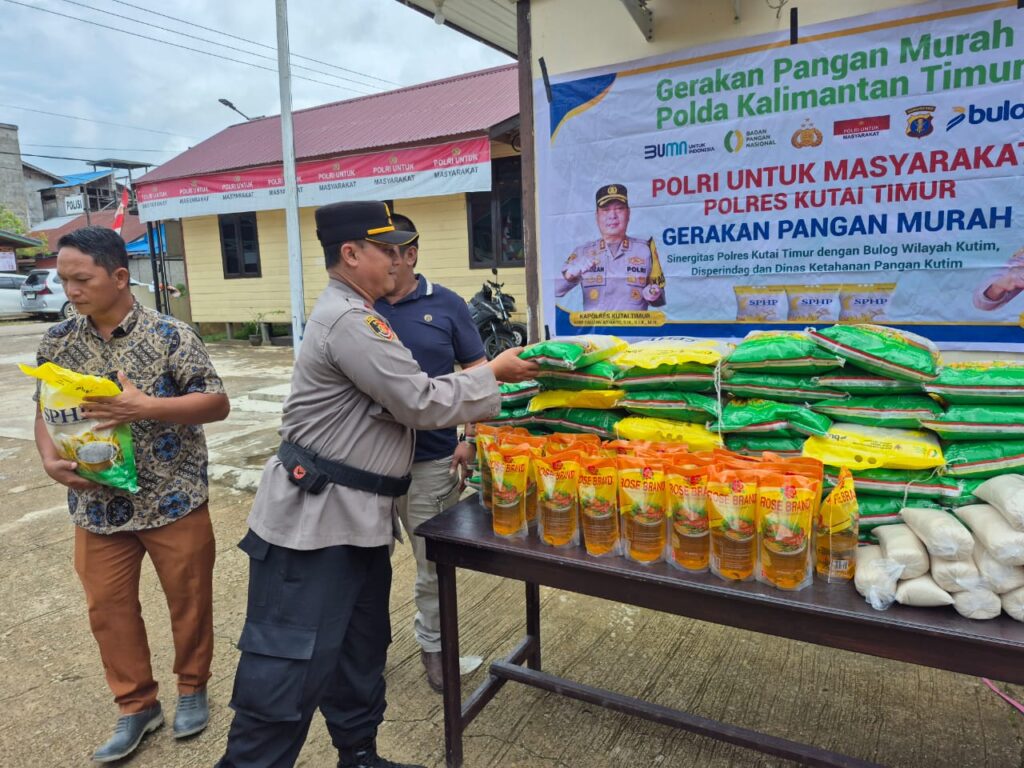Dukung Stabilitas Harga, Polsek Muara Bengkal Salurkan 380 Paket Sembako Murah untuk Masyarakat WhatsApp Image 2025 08 29 at 11.02.44