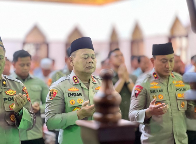 Polda Kaltim Gelar Shalat Gaib untuk Mendoakan Driver Ojek Online Almarhum Affan Kurniawan WhatsApp Image 2025 08 29 at 16.00.35