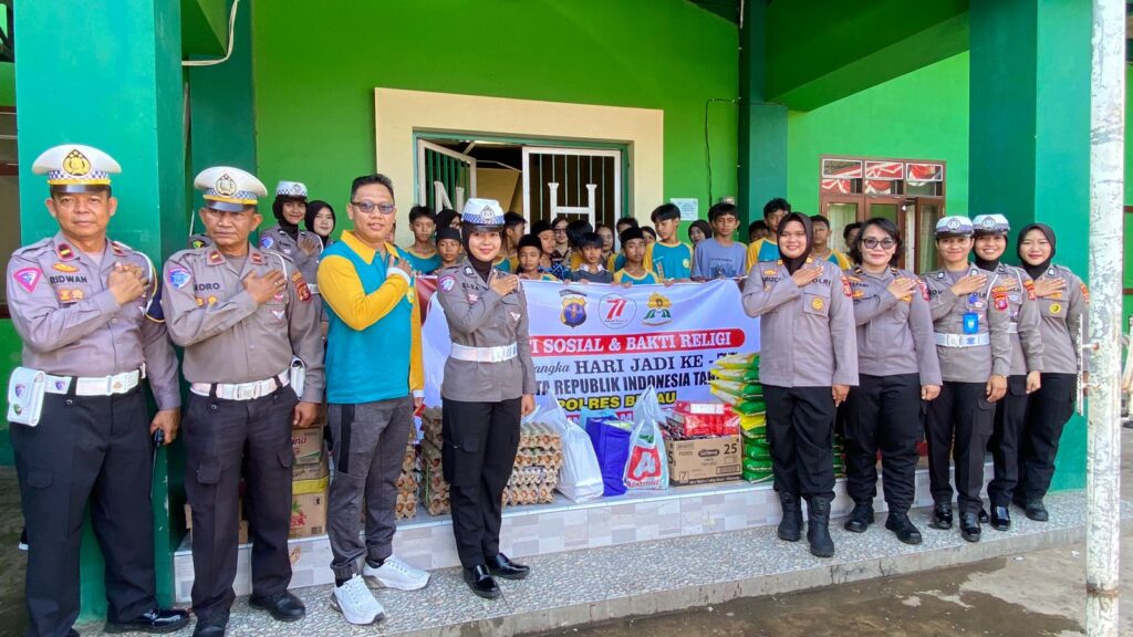 Peringati HUT ke-77, Polwan Polres Berau Tebar Kepedulian Lewat Bakti Sosial dan Religi WhatsApp Image 2025 08 30 at 17.56.30 c1c919d9