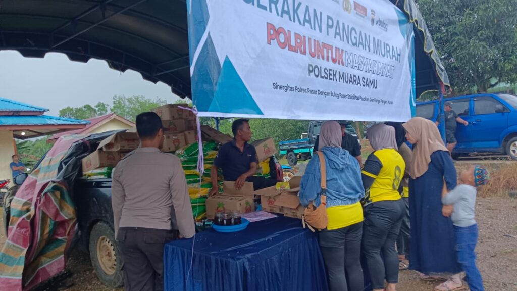 Polri Untuk Masyarakat, Polsek Muara Samu bersama Bulog Gelar Gerakan Pangan Murah Untuk Masyarakat paser