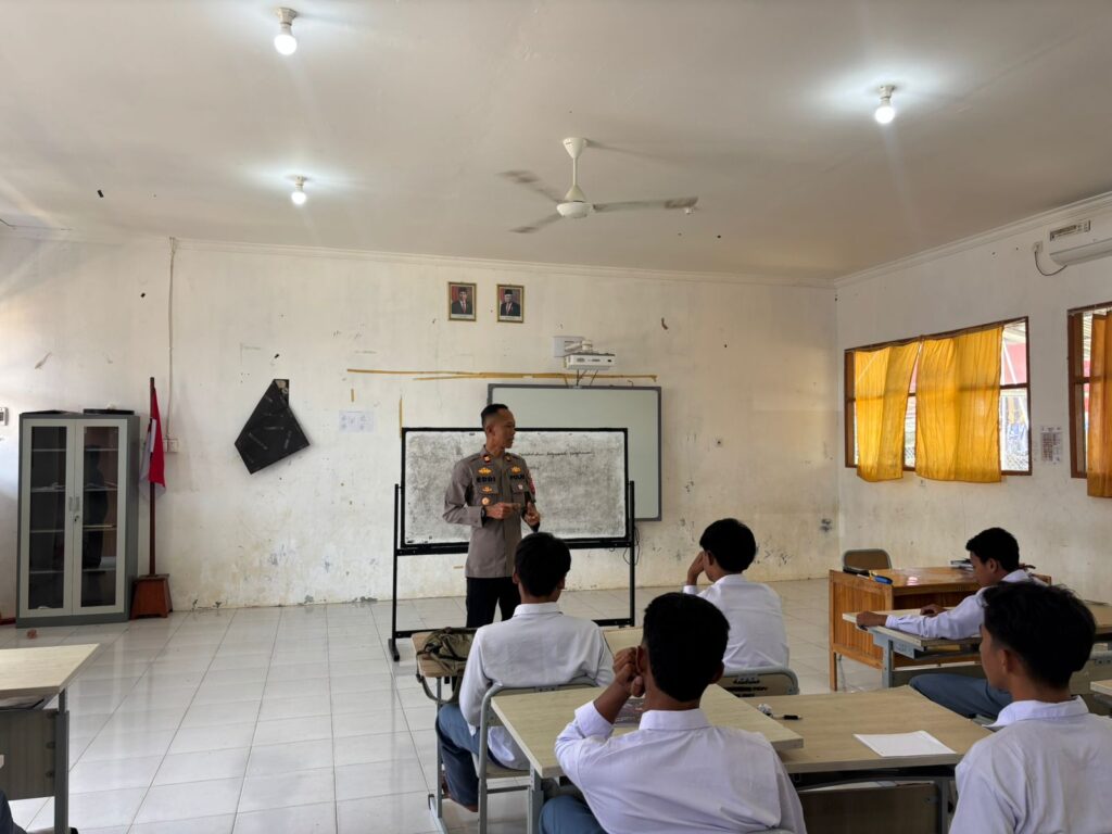 Police Goes To School, Polsek Sebulu Ajak Siswa SMKN 2 Sebulu jadi Pelopor Kamtibmas WhatsApp Image 2025 09 02 at 12.39.36