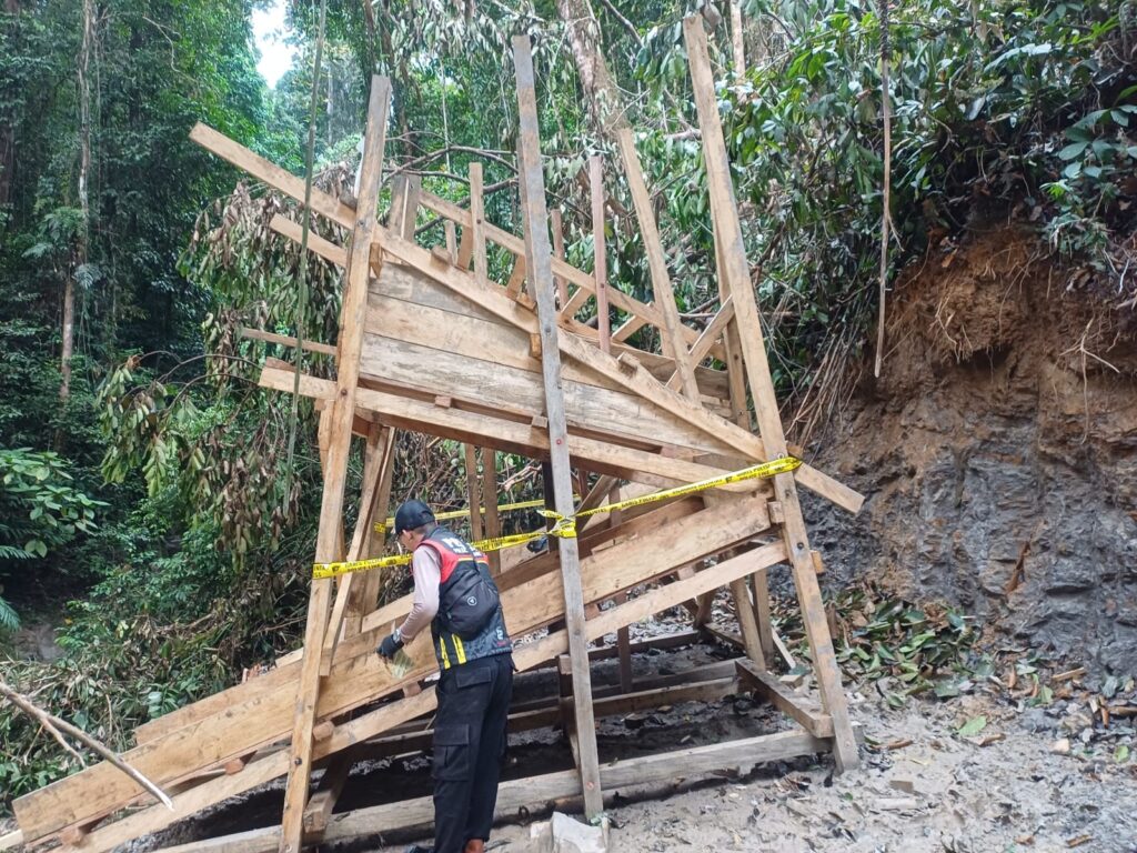 Polsek Tabang Berhasil Hentikan Aktivitas Tambang Emas Ilegal di Desa Sidomulyo WhatsApp Image 2025 09 03 at 20.44.06 3078ea2a