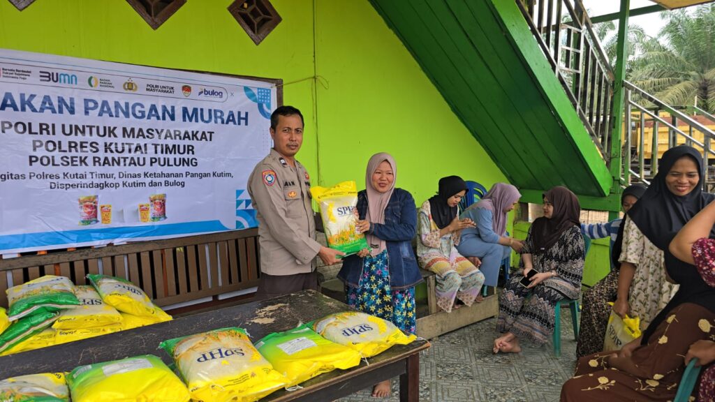 Melalui Gerakan Pangan Murah, Polres Kutim Salurkan Beras Terjangkau untuk Masyarakat WhatsApp Image 2025 09 07 at 10.32.36