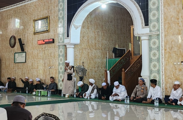Bersama Masyarakat, Polsek Penyinggahan Hadiri Peringatan Maulid Nabi Muhammad SAW 1447 H WhatsApp Image 2025 09 07 at 11.12.34
