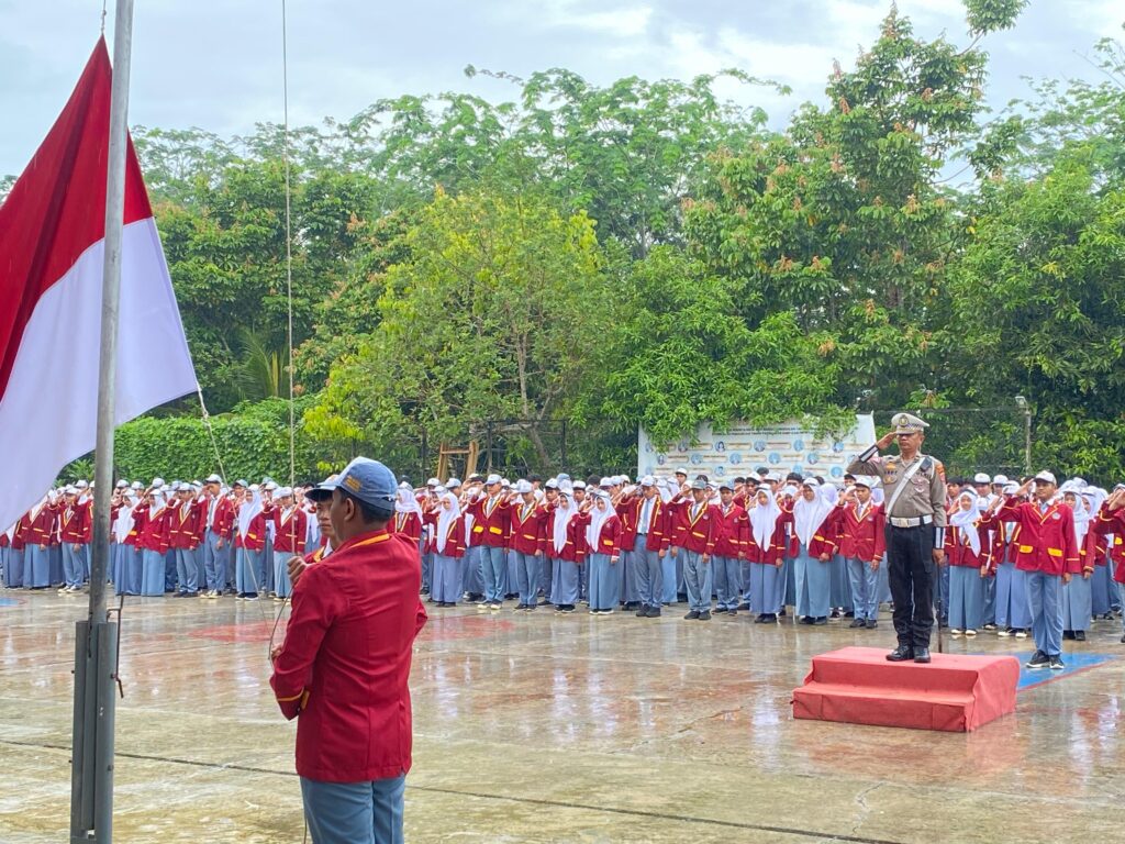 Satlantas Polres Paser Ajak Pelajar SMAN 2 Tanah Grogot Jadi Generasi Tertib Berlalu Lintas WhatsApp Image 2025 09 08 at 11.18.21 131fcd9d