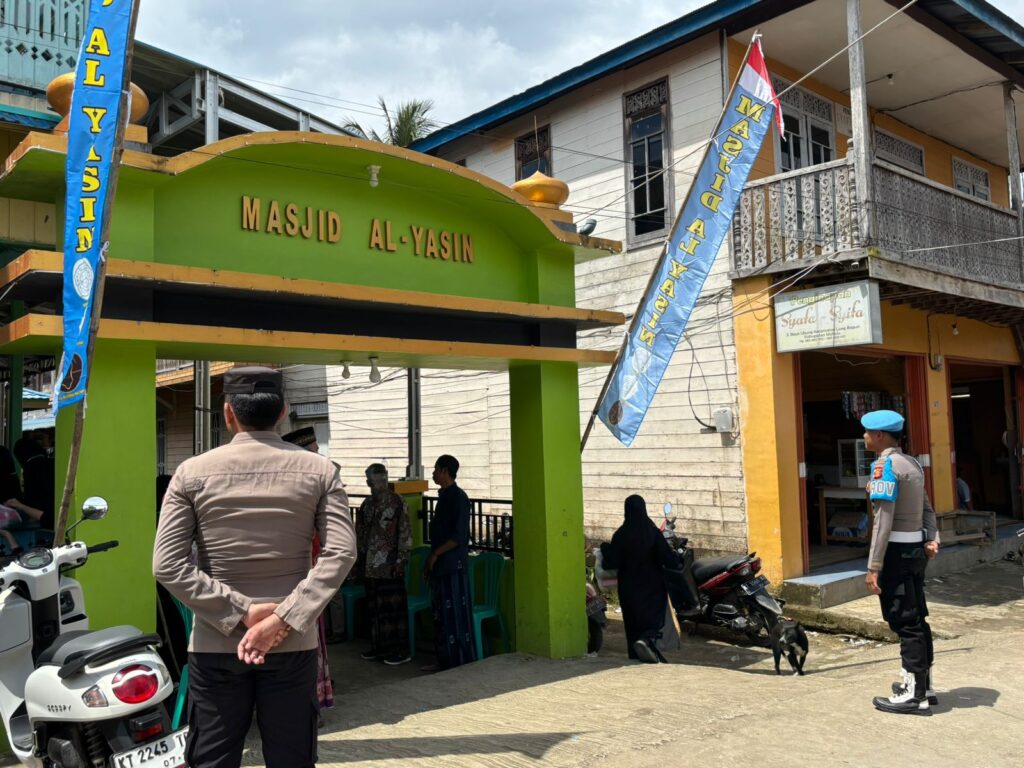 Polsek Long Bagun Amankan Peringatan Maulid Nabi Muhammad SAW di Masjid Al Yasin WhatsApp Image 2025 09 08 at 16.01.49 f5745b5d